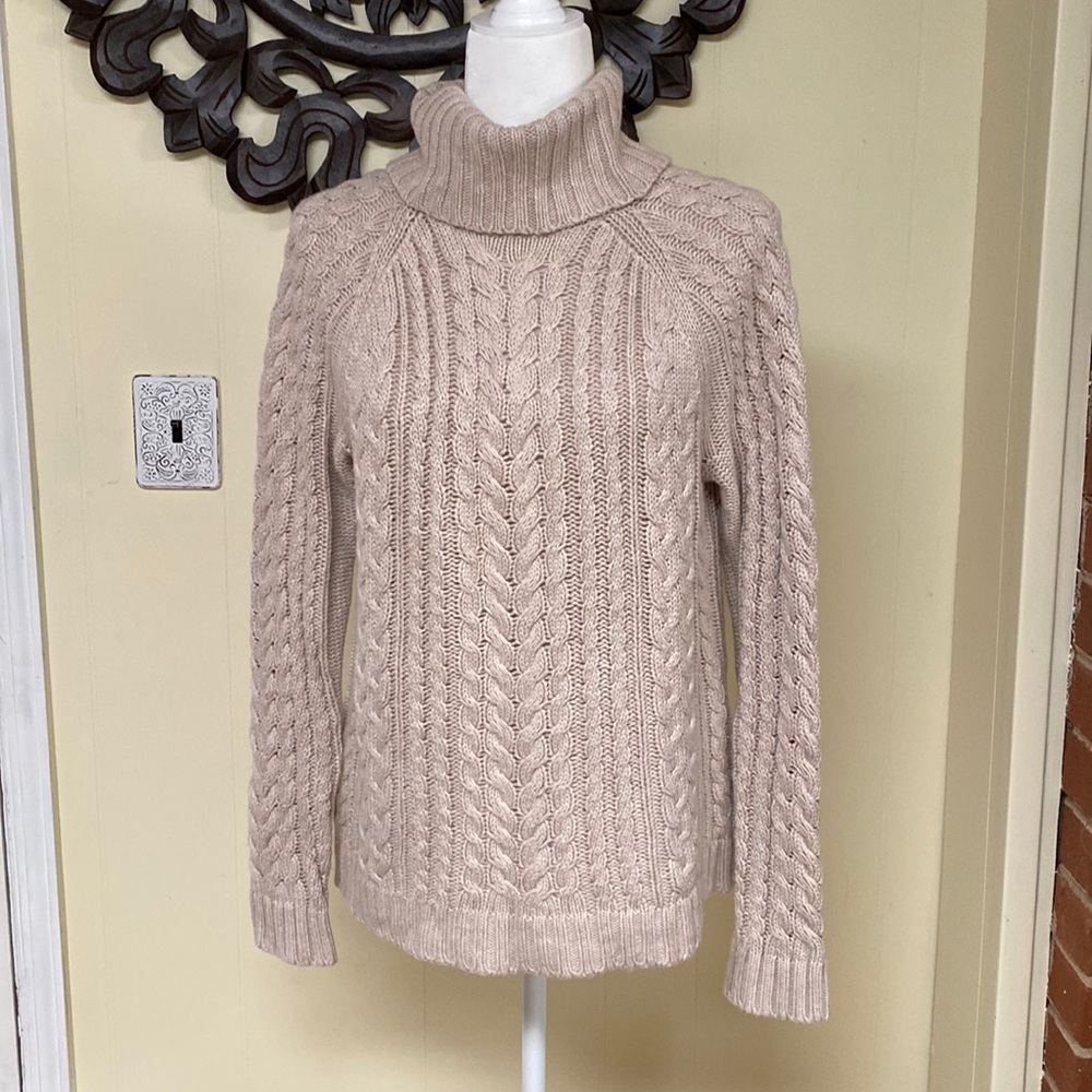 Cable knit chunky sweater
